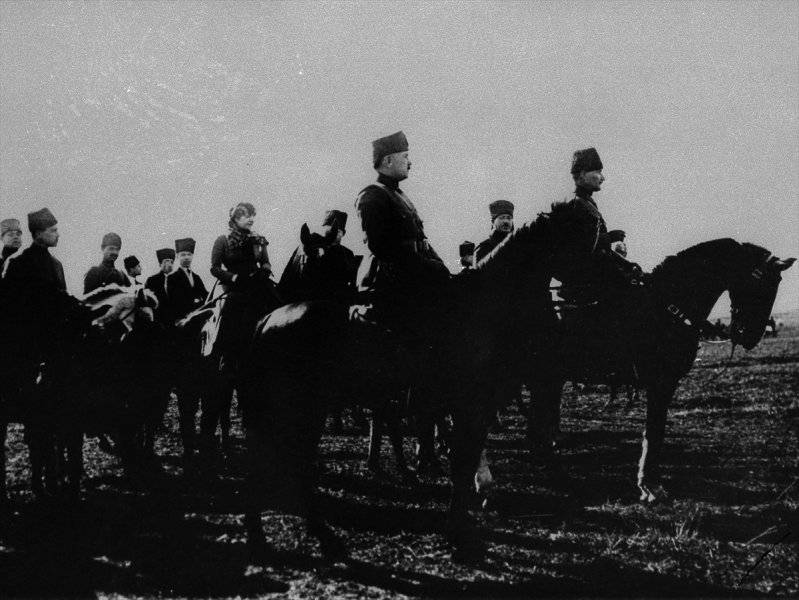 Genelkurmay arşivlerindeki Atatürk fotoğrafları yayınlandı 15