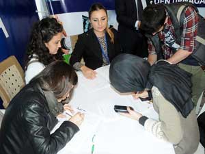 İSTİHDAM FUARINDA İŞ BAŞVURUSU YAPTILAR