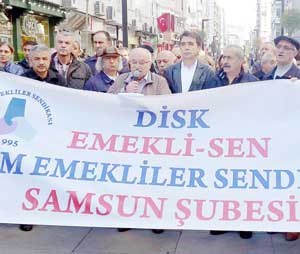 EMEKLİLERDEN HÜKÜMETE ZAM TEPKİSİ