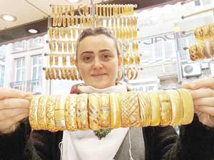 EŞLERİN HEDİYE TERCİHİ GÜMÜŞ