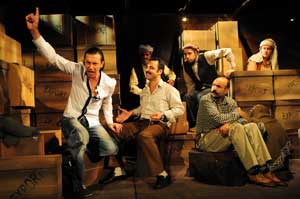 Devlet Tiyatrolarının iki oyunu Azerbaycan yolcusu