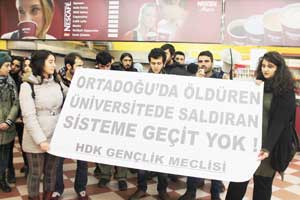 OMÜ'de öğrenciler kantinde pankart açtı