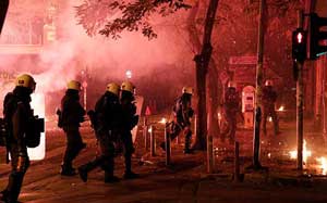 Atina'da polis ile eylemciler arasında çatışma: 211 kişi gözaltında