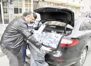 OTOMOBİLDEN 12 BİN 590 PAKET KAÇAK SİGARA ÇIKTI