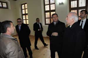 Vali Şahin Cami ve Türbeyi inceledi