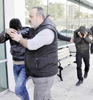 İki üniversiteli tutuklandı