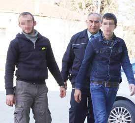 Babasını öldürenin kardeşinin evini yaktı