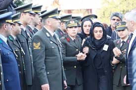 Dimdik ayaktayım aşkım