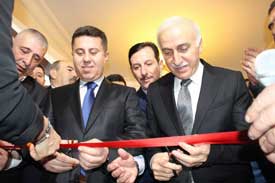 VALİ CHP'LİLERİN AÇILIŞINDA!