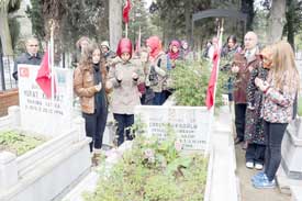 Liseliler şehitleri andı