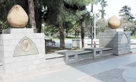 Atatürk Anıtı'nda kabartma portre hırsızlığı