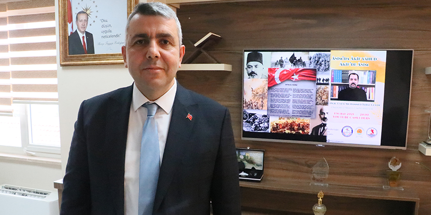 Gençlere "Mehmet Akif Ersoy" anlatılıyor
