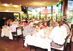 Medical Park hekimleri iftar yemeğinde buluştu
