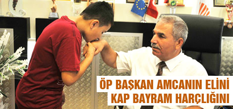 Öp Başkan amcanın elini Kap bayram harçlığını