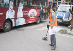Bu adam ne arıyor?