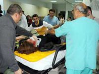 Otomobilin çarptığı 3 kişi yaralandı
