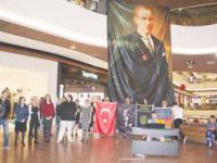 Piazza’da Mavi Gözlü Dev Saygı ve Özlemle Anıldı