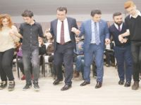 Taşçı öğrencilerle horon tepti..