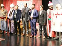 TİYATROYA BÜYÜK İLGİ
