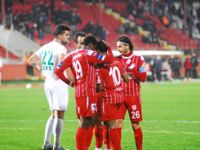 PENALTIDA TOPU ÇAKIR VE SEVGİ İSTEDİ