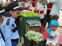 ÖĞRENCİLER PAZAR ESNAFI VE ZABITA OLDU