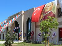BABASI İÇİN OKUL YAPTIRDI