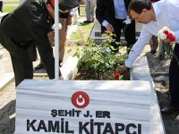 ŞEHİTLER KABİRLERİ BAŞINDA ANILDI