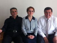 ÖĞRETMENİNİ UNUTMADI