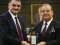 KAYMAKAM YILDIZ'A TEŞEKKÜR PLAKETİ
