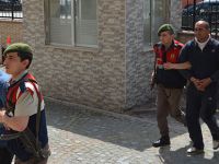 Bafra'da aranan 2 kişi yakalandı