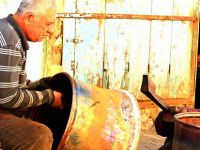 ÇEKİÇ SESİ O'NA MÜZİK GİBİ GELİYOR