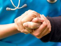 Ellerde titreme ‘Parkinson hastalığının habercisi olabilir