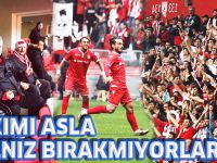 TAKIMI ASLA YALNIZ BIRAKMIYORLAR