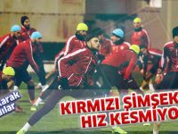 KIRMIZI ŞİMŞEKLER HIZ KESMİYOR