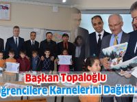 Başkan Topaloğlu Öğrencilere Karnelerini Dağıttı.