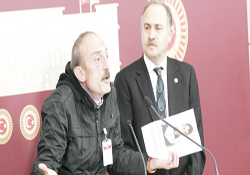 Oğlunun katilini mecliste aradı