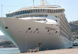 Trabzon limanında dev gemi