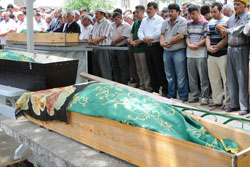 Öztürk Ünal ailesini unutmadı