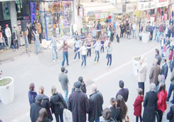 Ödül için dans ettiler