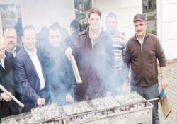 AK Parti Atakum'dan hamsi şöleni