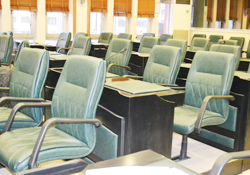 Mecliste koltuklar bomboş!