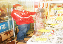 Dev yayın balığı tezgaha sığmadı