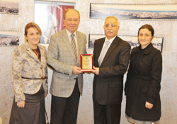 Türk Sterooloji Derneğinden Burmaya Plaket