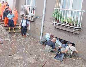 Kapıcı daireleri sığınak oldu