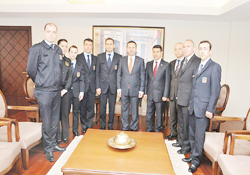 'Sınırlar ayırır, gümrükler birleştirir'