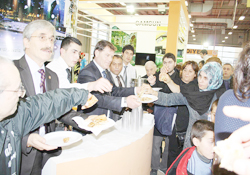 İL GENEL MECLİSİ ÜYELERİNDEN SAMSUN PİDESİ İKRAMI