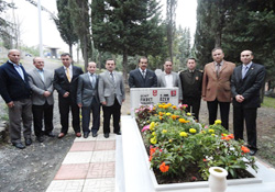 Şehit askerin mezarına ziyaret