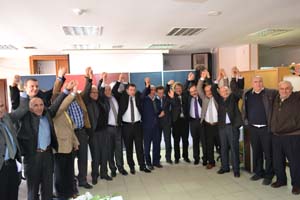 AK Parti'ye katılanlara rozet takıldı