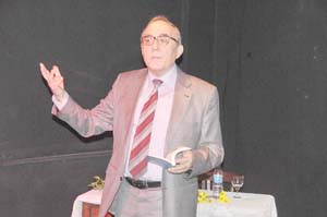 Ataol Behramoğlu Sanatseverlerle Buluştu