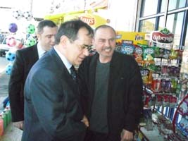 Hastaları ziyaret etti